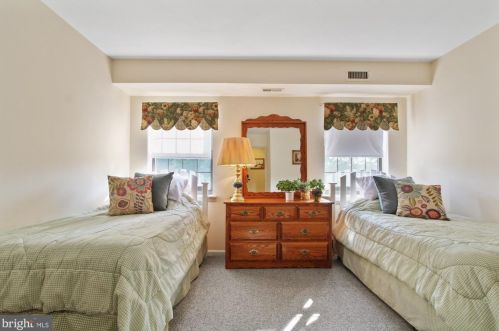 38 Valleybrook Dr, Lancaster PA  17601-4617 exterior