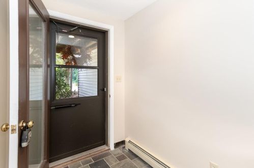 405 Ledgeview Dr, Rochester, NH 03839-5625