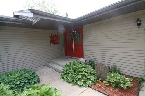 4931 Dellview Dr, Rockford, IL 61109-4113