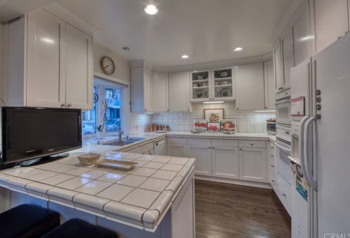 461 35th St, Manhattan Beach, CA 90266-3320
