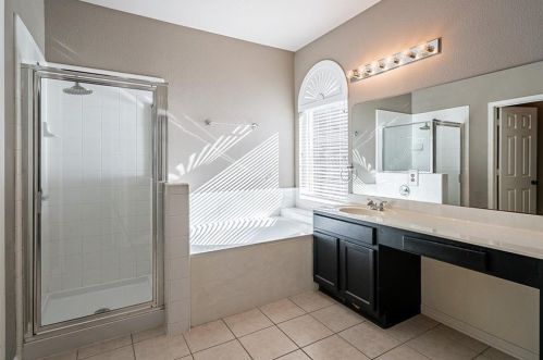 4029 Cyn Gln Cir, Austin TX  78732-2187 exterior