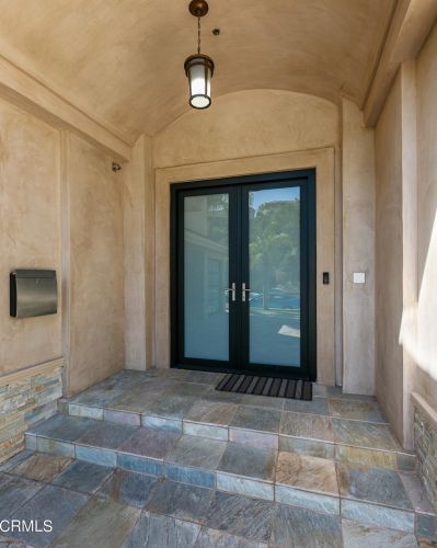 1155 Sweetbriar Dr, Glendale, CA 91206-1532