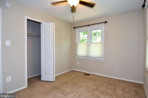 5640 Kirkham Ct, Springfield VA  22151-1709 exterior