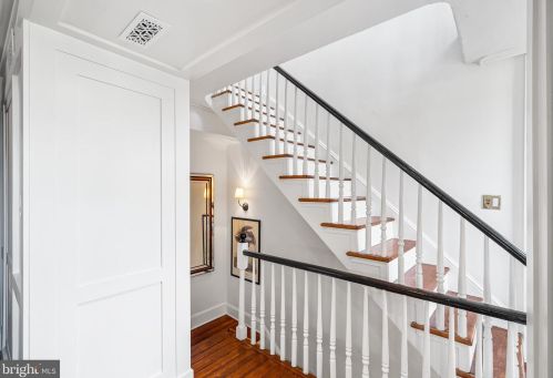 718 22nd St, Philadelphia PA 19130-0027 exterior