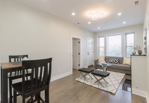 4109 Prairie Ave, Chicago, IL 60653-2650