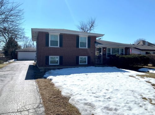 445 Terrace St, Villa Park, IL 60181-1957