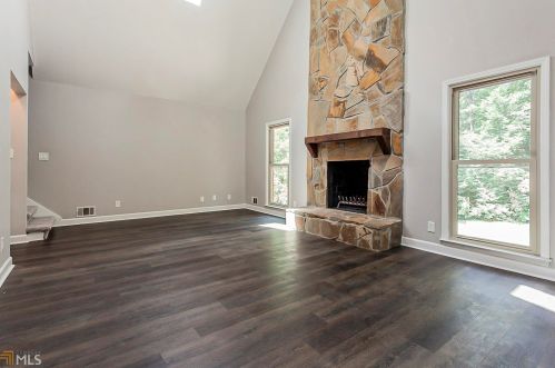 810 Mabry Rd, Atlanta GA  30328-2662 exterior