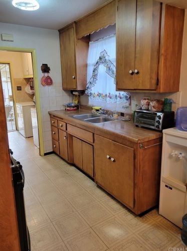 937 Onondaga Ave, Anaheim CA  92801-3538 exterior