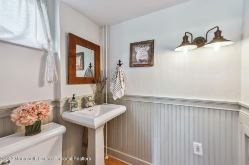 85 Swimming Riv Rd, Tinton Falls NJ 07724-2846 exterior