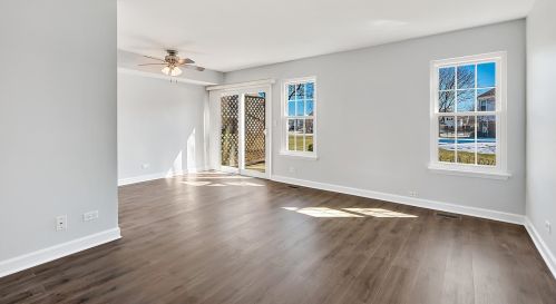 52 Winding Run Ln, Streamwood, IL 60107-1978