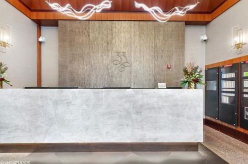 33 Ontario St, Chicago IL  60654-7760 exterior
