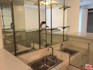 11859 Mayfield Ave, Los Angeles CA  90049-5705 exterior