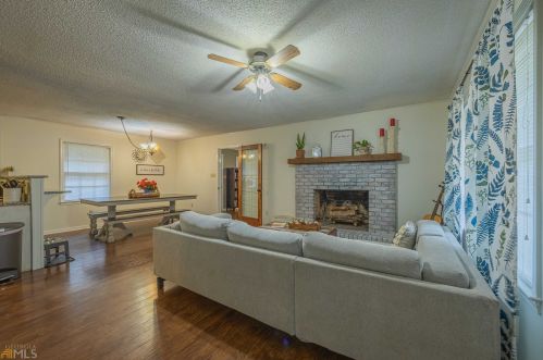 211 Pine Acres Est, Hartwell, GA 30643-4481