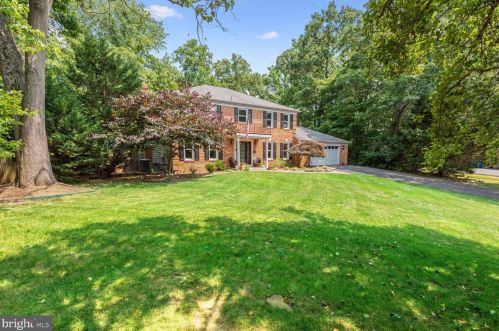11930 Holly Branch Ct, Great Falls, VA 22066-1216