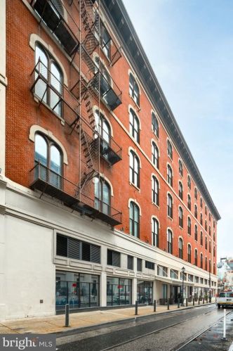 105 12th St, Philadelphia PA 19107-4809 exterior