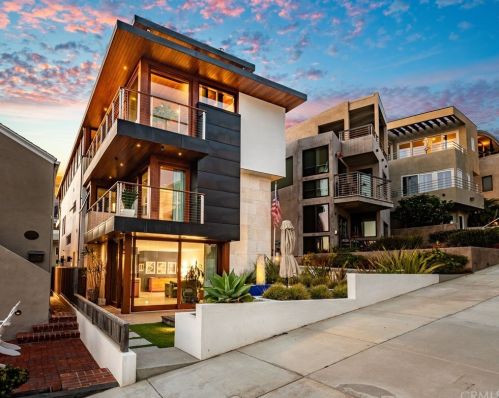 117 17th St, Manhattan Beach, CA 90266-4631