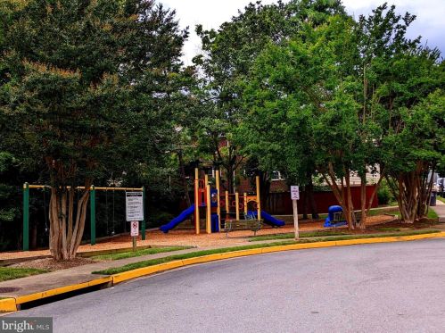 8069 Powderbrook Ln, Springfield VA  22153-2927 exterior