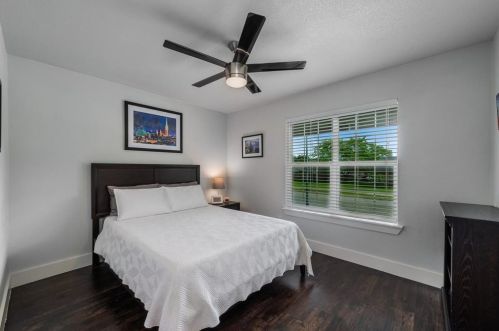 2116 Rockwood Dr, Carrollton TX 75007-5723 exterior