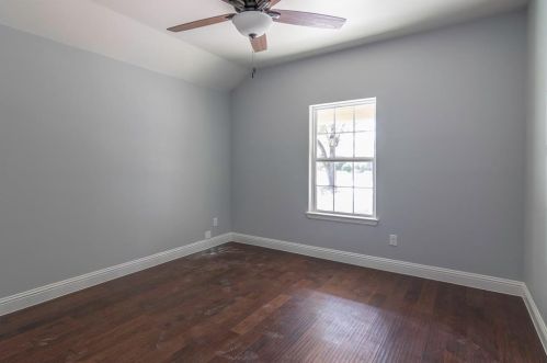 709 Winnie St, Fort Worth TX  76112-6332 exterior