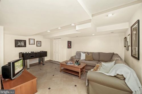 8009 Glenside Dr, Silver Spring MD 20912-7327 exterior