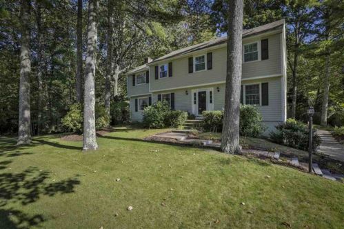 7 Briarwood Ln, Amherst, NH 03031-2028