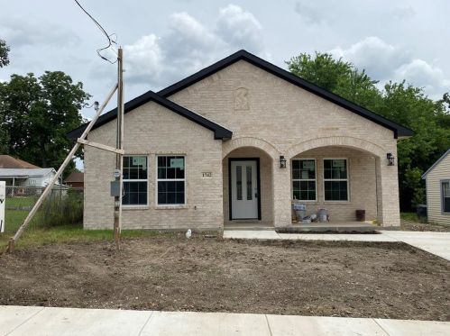 1742 Garza Ave, Dallas, TX 75216-5524