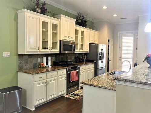 10551 Steinbeck Ln, Irving TX  75063-5438 exterior