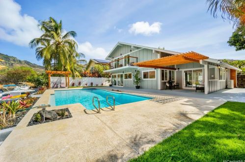 6847 Niumalu Loop, Honolulu HI  96825-1642 exterior