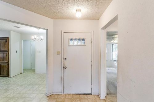 1824 Lincolnshire Way, Fort Worth TX  76134-5584 exterior