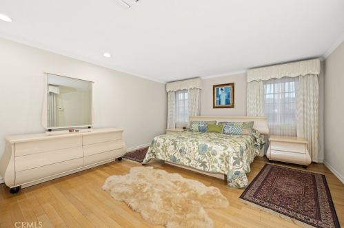 1468 Hillside Dr, Glendale CA  91208-2417 exterior
