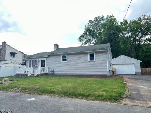 16 Haight Ave, Piscataway, NJ 08854-1528