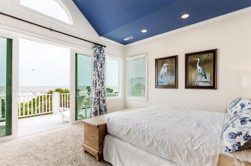 15 Grand Pavilion Dr, Isle Of Palms SC  29451-2800 exterior