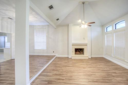 2007 Larkspur Dr, Carrollton TX  75010-4040 exterior