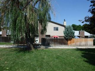 21 Newark St, Denver, CO 80012-1672