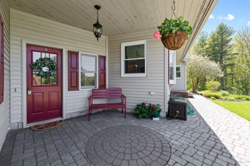 39 Oak Ridge Dr, Standish, ME 04084-6050