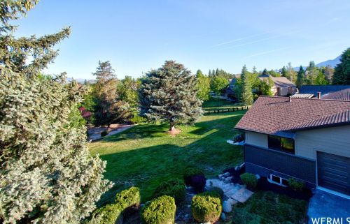 1 Dawn Hill Dr, Sandy, UT 84092-4901