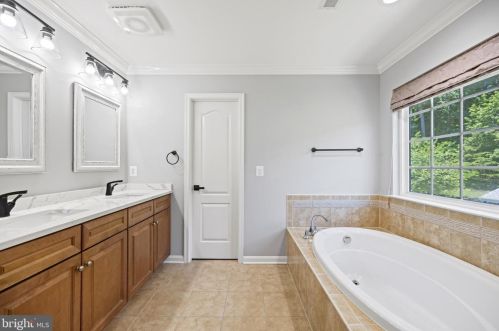 19308 Bothwell Ct, Triangle VA  22172-2341 exterior