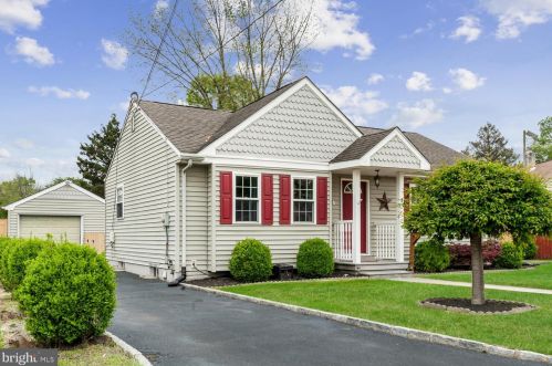 8 Steven Ave, Trenton, NJ 08619-1544