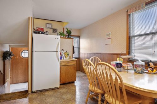 1122 Albemarle St, Saint Paul MN  55117-4415 exterior