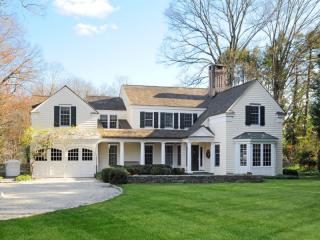124 Pecksland Rd, Greenwich CT  06831-3650 exterior