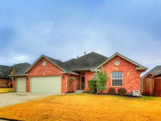 925 Tea Rose Dr, Yukon, OK 73099-2158