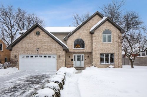 205 Middaugh Rd, Willowbrook IL  60514-1067 exterior