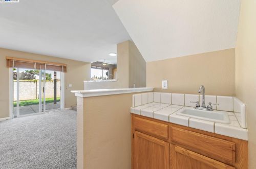 2071 Iroula Way, Tracy, CA 95377-2272