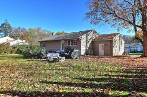 135 Rockledge Rd, Wallingford CT  06492-1813 exterior