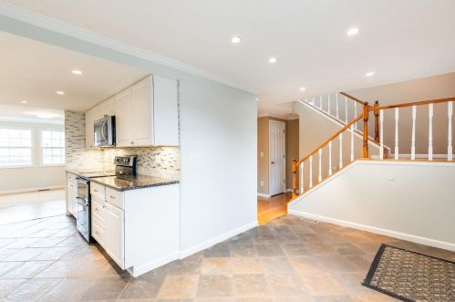 8070 Hetz Dr, Cincinnati, OH 45242-3108