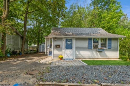 15 Foothill Rd, Mount Olive, NJ 07828-2901