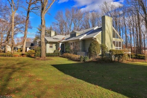 2080 Arrowwood Dr, Scotch Plains, NJ 07076-4730