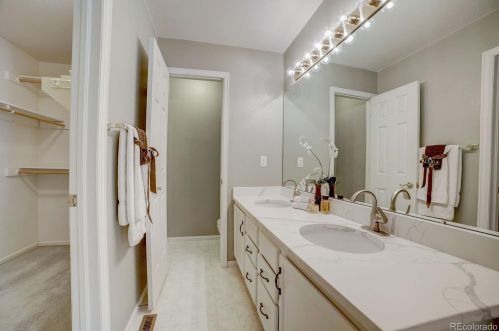 5201 Genoa Way, Aurora CO 80013-6295 exterior