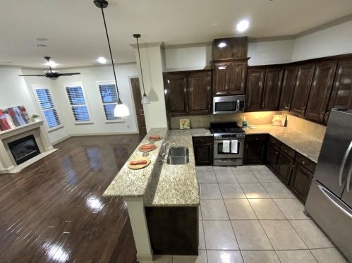 10559 Steinbeck Ln, Irving TX  75063-5438 exterior