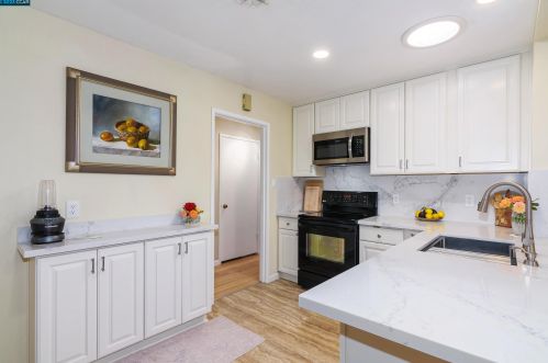 3381 El Monte Dr, Concord CA  94519-2806 exterior